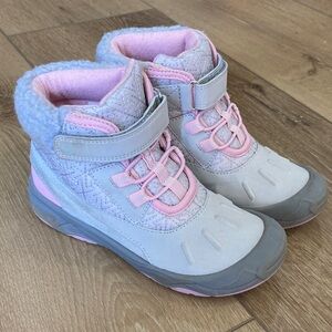 Girls stride rite waterproof Velcro boots size 12 gray pink